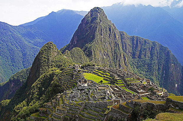 Самая главная известная достопримечательность Перу - монумент Мачу Пикчу