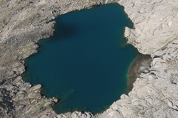 Озеро Корона на маршруте на Пик Ането с ю-в стороны