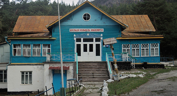 Alpine camp Shkhelda was one of the most powerful mountaineering centers of the Soviet times. Now cows are kept in the former camp buildings, and most of the legendary peaks of the area are prohibited for climbing