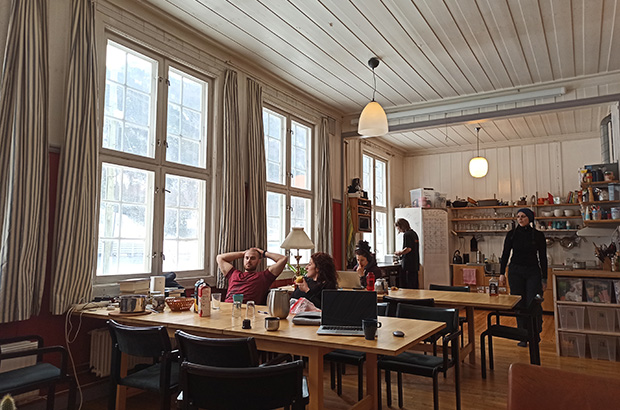 Breakfast in the dining room of the ice climbing hostel 'Old School Rjukan'