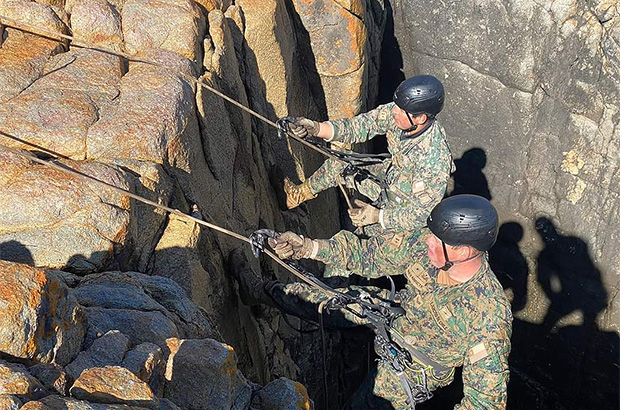 Development of skills for ascent and descent (rappel) by rope