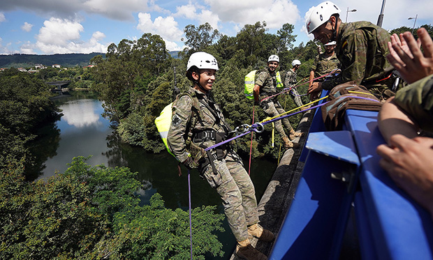 Basic rules for safe rope fixation for ascent and rappel