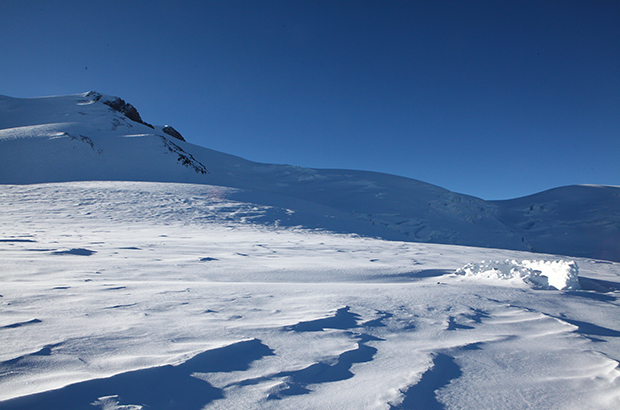 Plateau 4600 m - a place to set up a high camp when climbing Mount Elbrus from the west