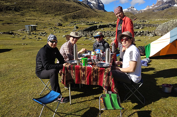 Breakfast on the Cordillera Huayhuash Valle Circuit trekking route