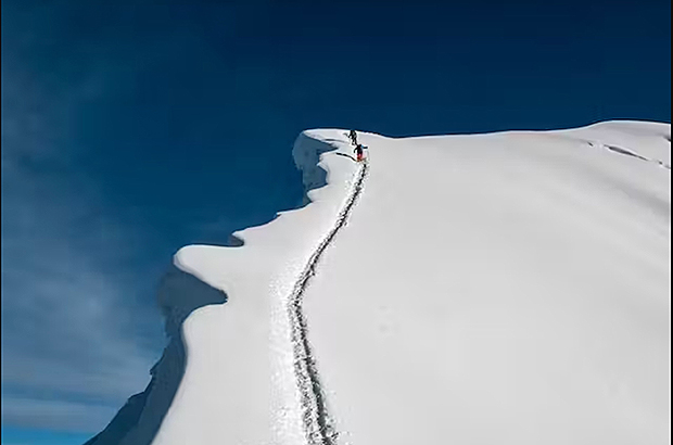 Effective acclimatization in Cordillera Blanca - climbing Nevado Vallunaraju