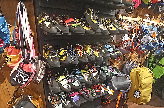 Идём в магазин и покупаем скальные туфли